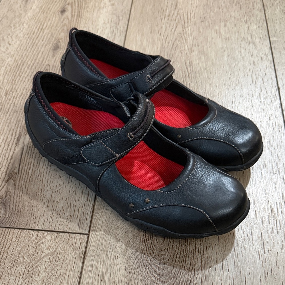 Taos Footwear Black Mary Jane Flats with Red Insoles